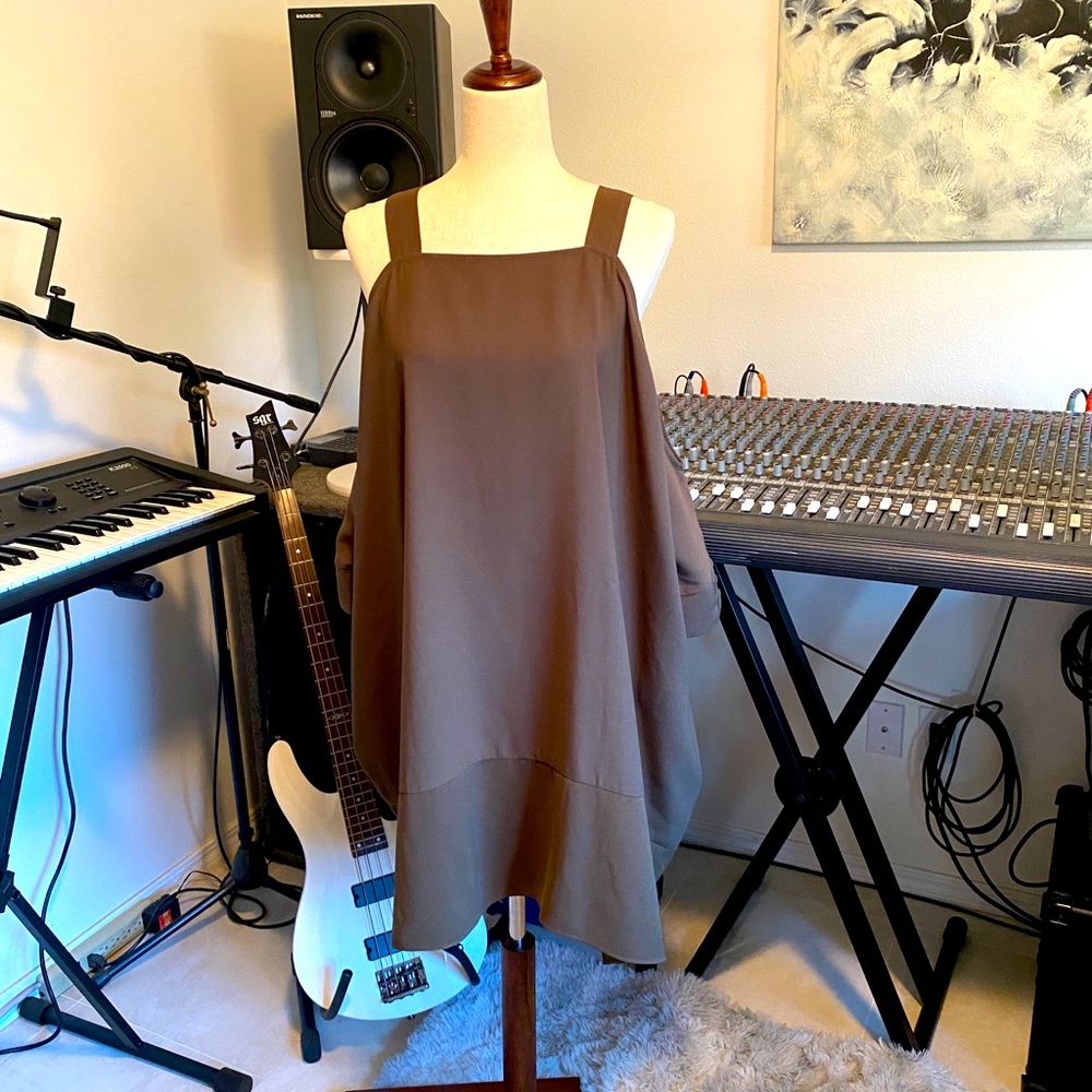 Army green cuff split sleeve dress!!